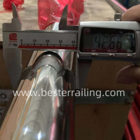 05 316 galss railing cap rail QC before delivery